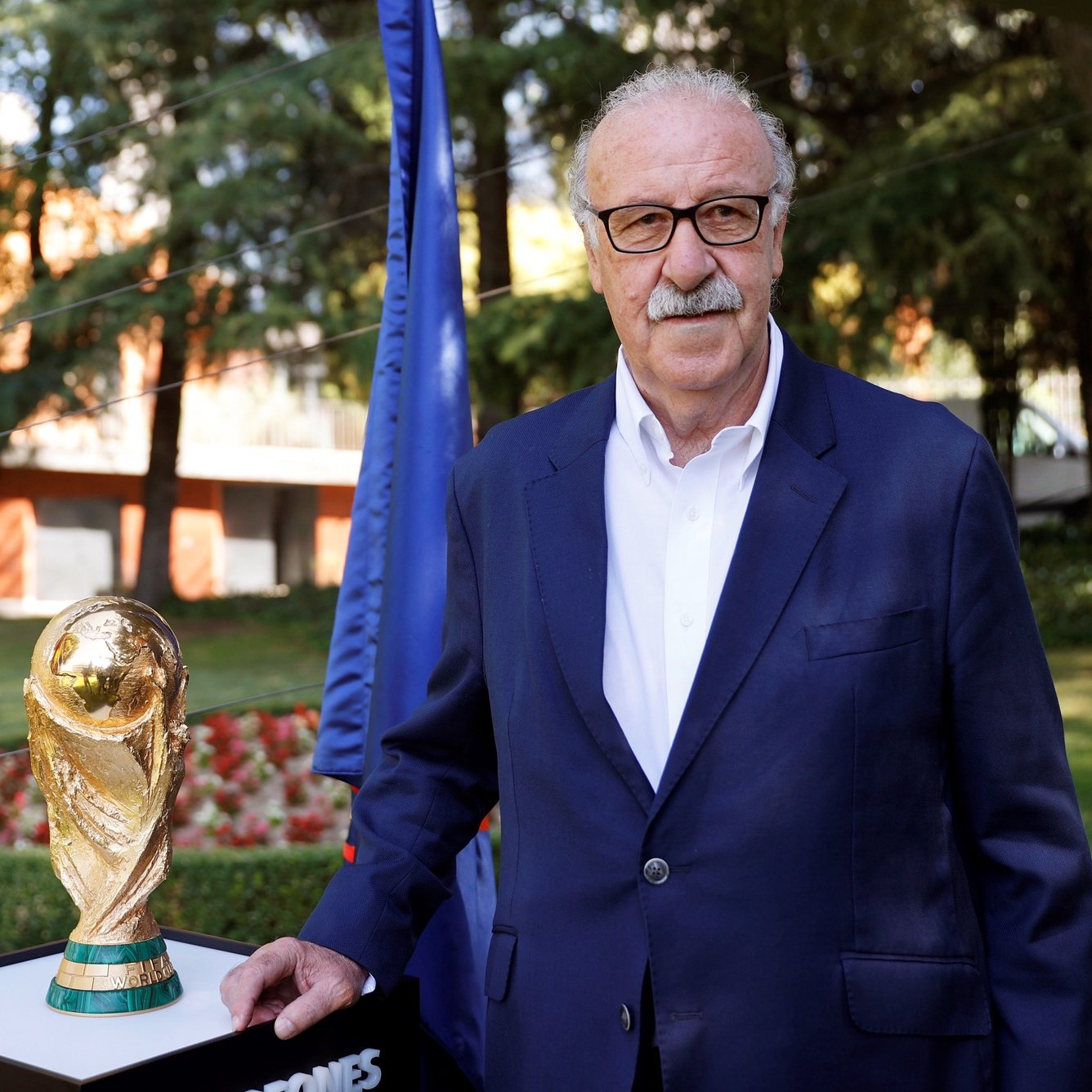 epa08538337 Former Spanish national soccer team head coach Vicente del Bosque poses next to the FIFA World Cup trophy during an event to commemorate the 10th anniversary of Spain&#039;s victory at the 2010 FIFA World Cup in Madrid, Spain, 10 July 2020. Spain defeated the Netherlands 1-0 after extra time in the 2010 FIFA World Cup final at Soccer City Stadium in Johannesburg, South Africa on 11 July 2010.  EPA/MARISCAL