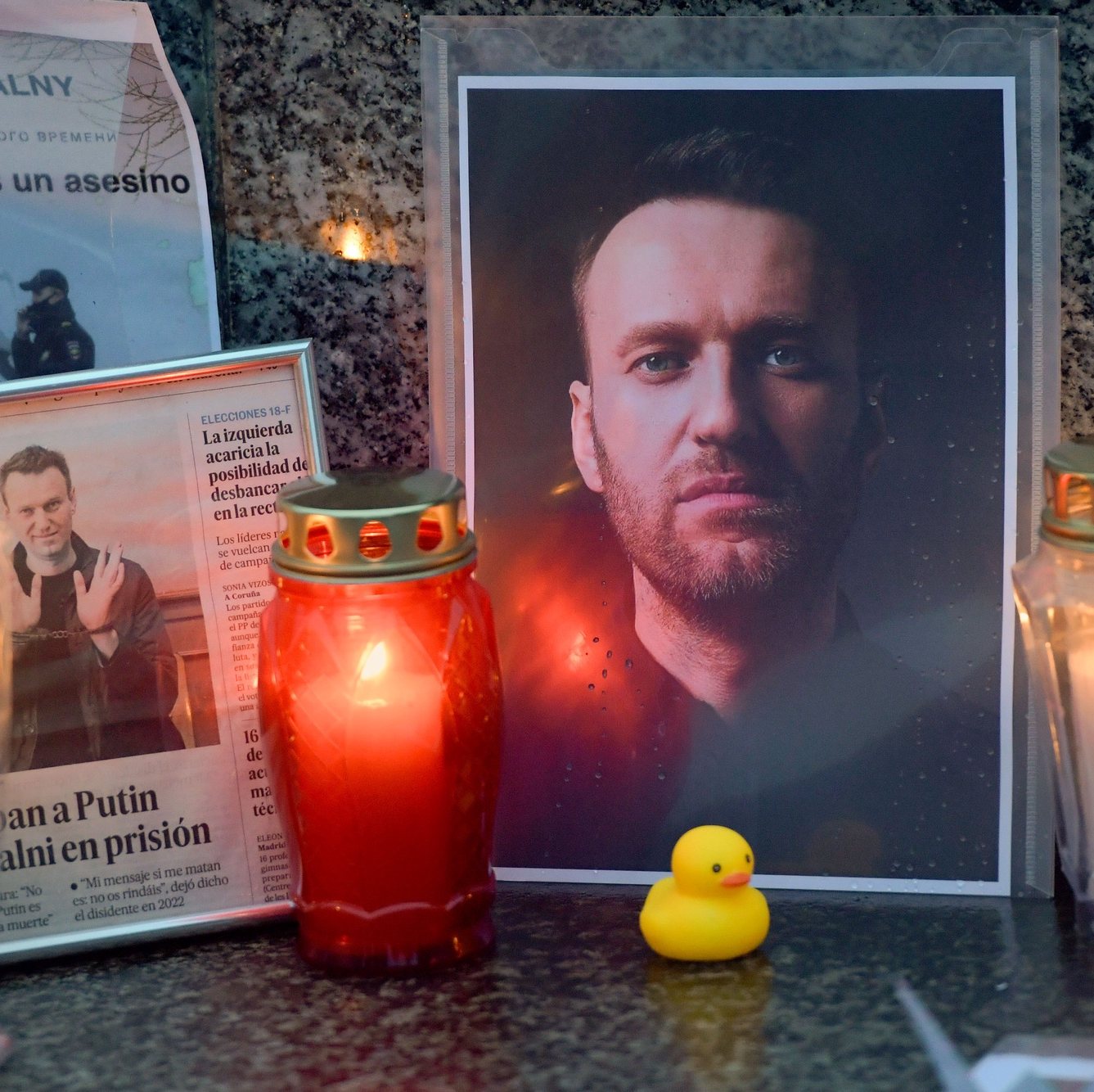 epaselect epa11192155 Candles are placed next to photos of Russian opposition leader Alexei Navalny in Gijon, Asturias, northern Spain, 01 March 2024. Outspoken Kremlin critic Navalny died aged 47 in an arctic penal colony on 16 February 2024 after being transferred there in 2023. The colony is considered to be one of the world&#039;s harshest prisons.  EPA/Eloy Alonso