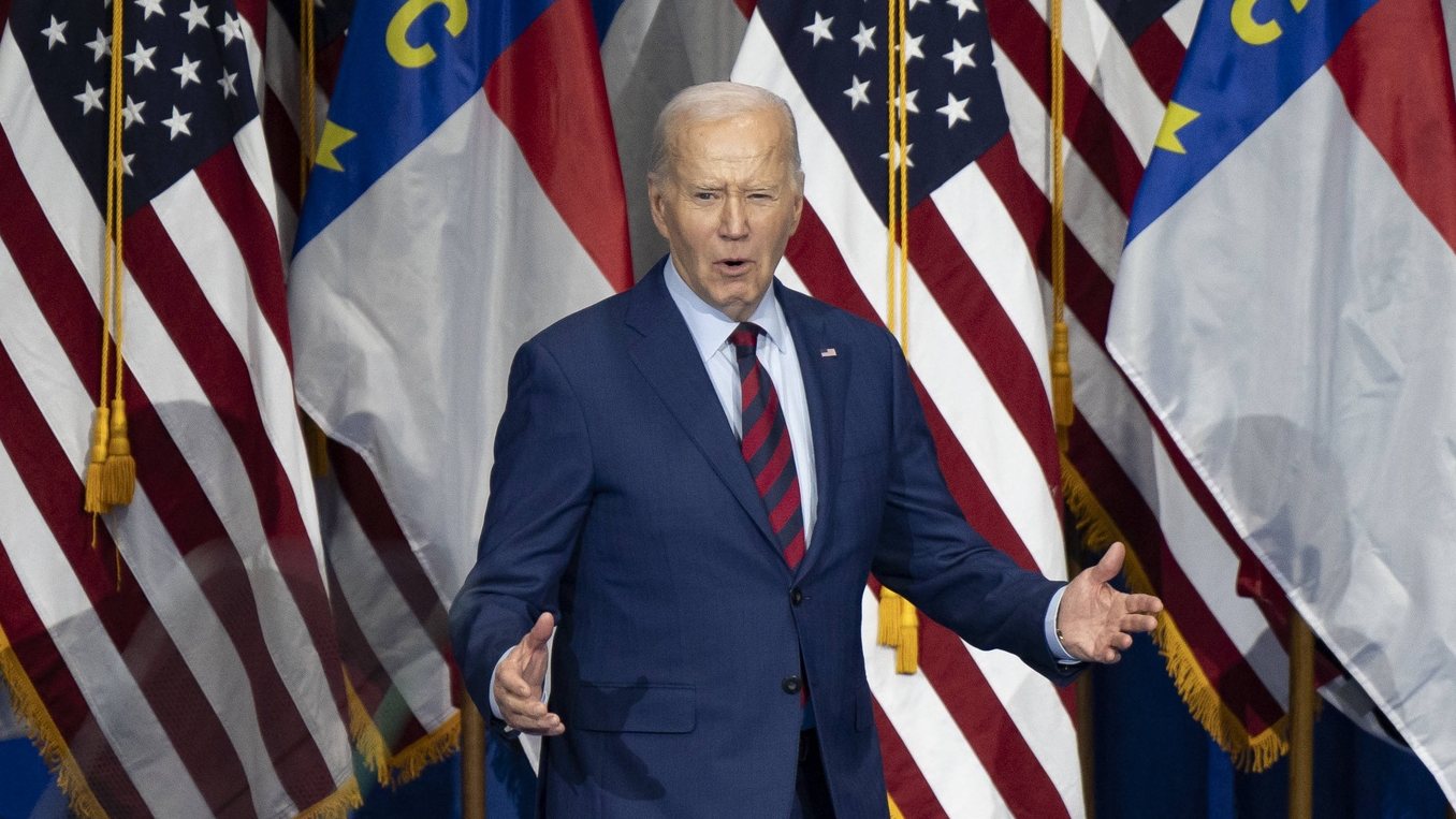 epa11315460 US President Joe Biden arrives to speak during an event at the Wilmington Convention Center in Wilmington, North Carolina, USA, 02 May 2024. Biden is in North Carolina to make remarks on infrastructure in Wilmington.  EPA/ALLISON JOYCE