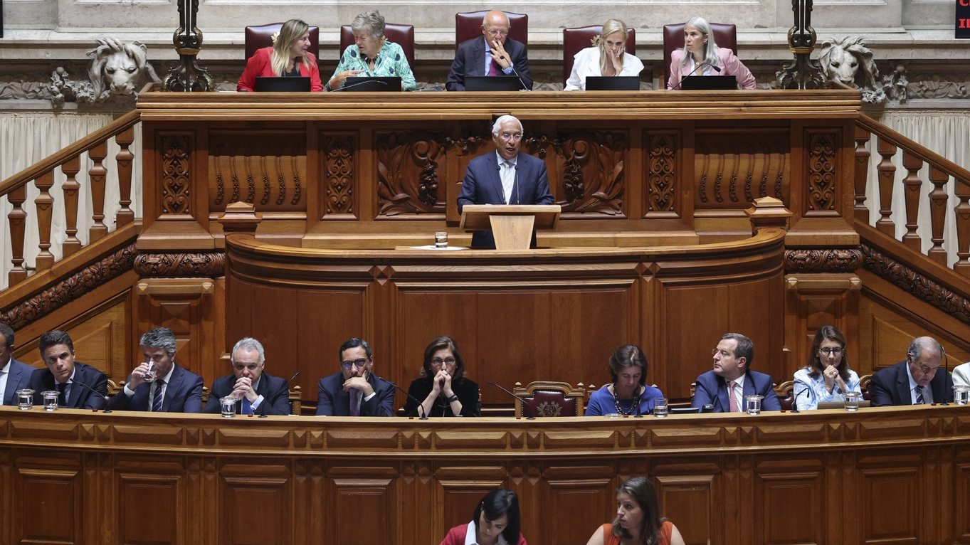 O primeiro-ministro, António Costa (C), intervém durante o debate da Moção de censura ao Governo, apresentada pelo Chega, que decorre na Assembleia da República, em Lisboa, 19 de setembro de 2023. ANTÓNIO COTRIM/LUSA