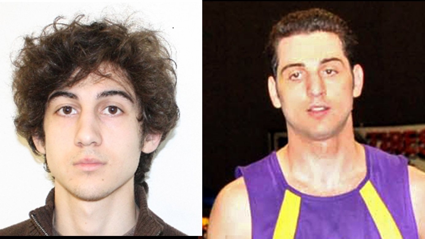 Dzhokhar Tsarnaev, à esquerda na fotografia, pode ser condenado à morte. Tamerlan Tsarnaev, o seu irmão mais velho (na fotografia, à direita) morreu dias depois do atentado, em 2013. Seria o 'cérebro' por trás da operação