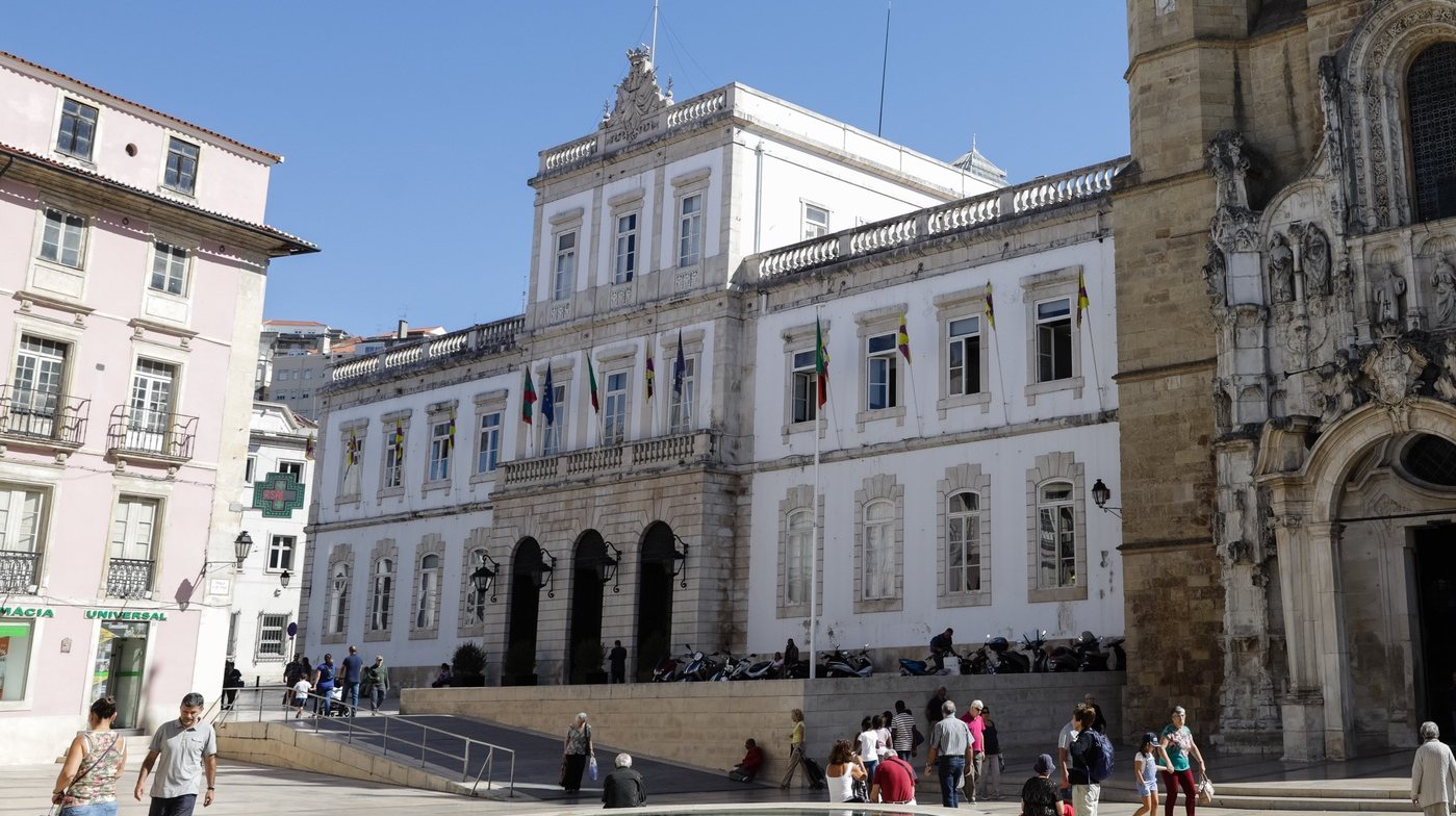 Edifício da Câmara Municipal de coimbra e Igreja de Santa Cruz, em Coimbra 12 de setembro de 2017. PAULO NOVAIS/LUSA