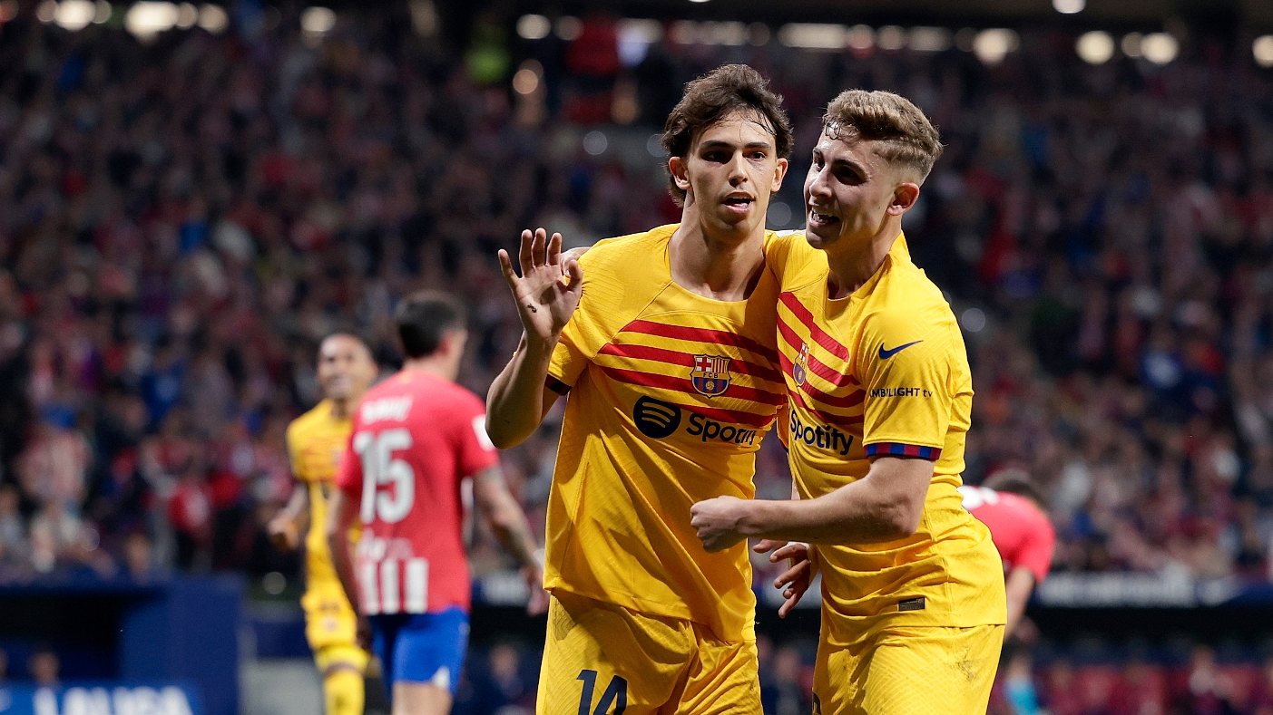 João Félix inaugurou o marcador para o Barcelona no Metropolitano frente ao Atl. Madrid num encontro em que Lewandowski marcou um golo e fez duas assistências