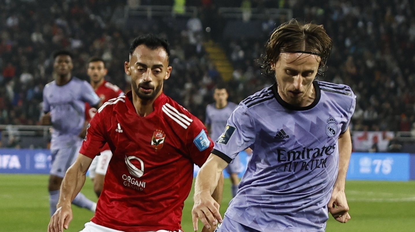 epa10455618 Real Madrid&#039;s Luka Modric (R) in action against Al Ahly&#039;s Ahmed Abdelkader (L) during the FIFA Club World Cup semi final match between Al Ahly FC and Real Madrid in Rabat, Morocco, 08 February 2023.  EPA/Mohamed Messara
