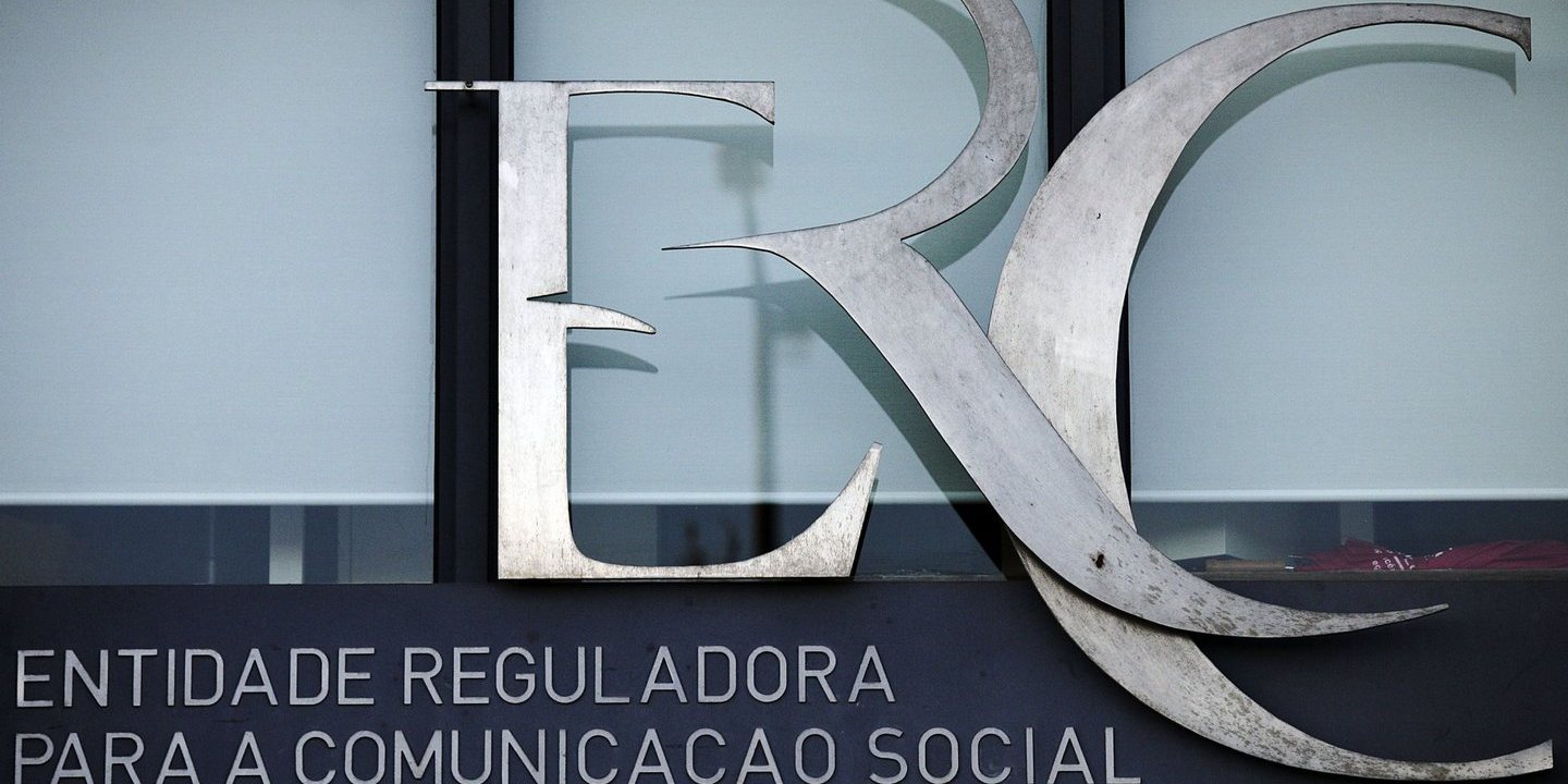 Simbolo da Entidade Reguladora para a Comunicação Social (ERC) da sede em Lisboa, 7 de fevereiro de 2012. MIGUEL A. LOPES/LUSA