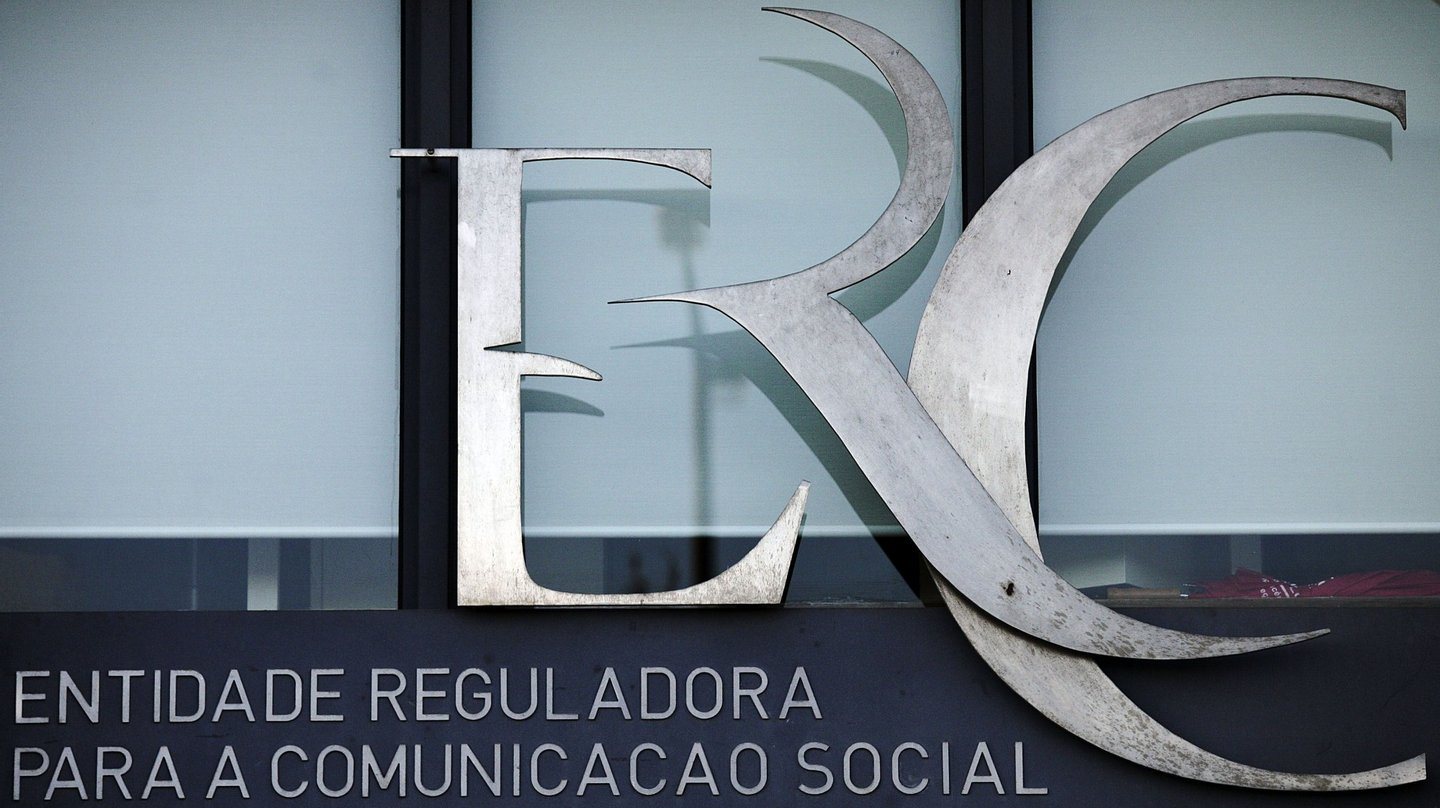 Simbolo da Entidade Reguladora para a Comunicação Social (ERC) da sede em Lisboa, 7 de fevereiro de 2012. MIGUEL A. LOPES/LUSA