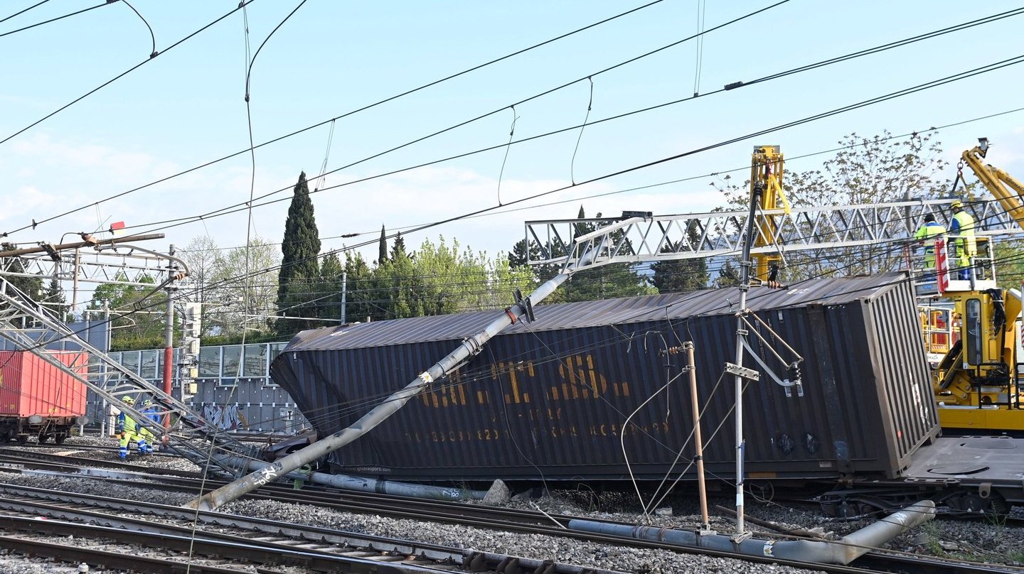 &quot;Os serviços de alta velocidade das linhas Milão-Roma e Veneza-Roma e da linha regional Florença-Prato-Viareggio foram afetados pela interrupção&quot;
