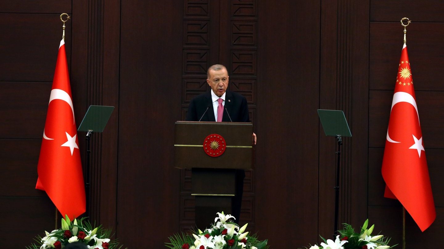 Recep Tayyip Erdogan confirmou que, &quot;se nada de extraordinário acontecer&quot;, estará presente na cimeira da Organização do Tratado do Atlântico Norte de Vílnius