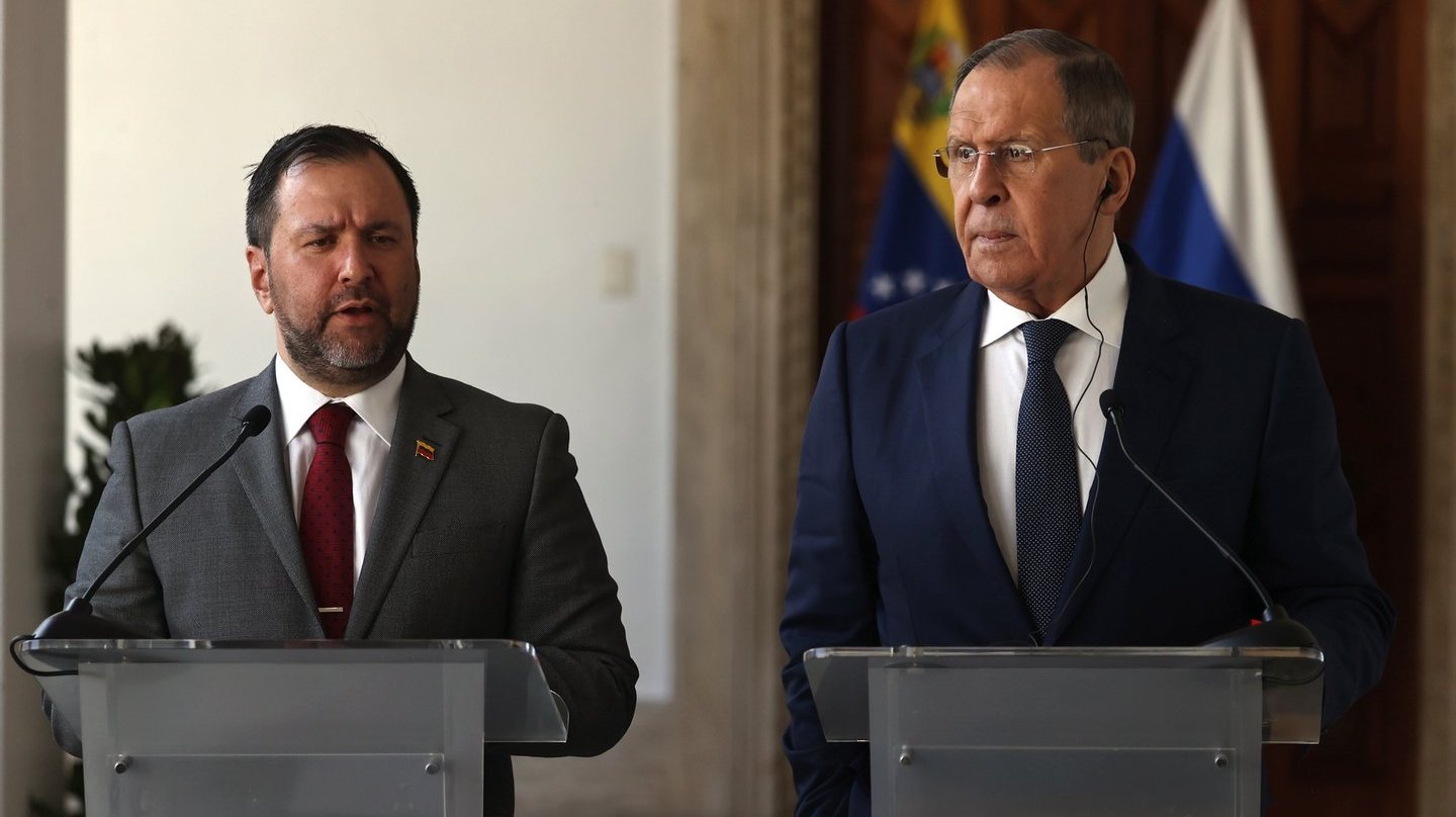 Serguei Lavrov falava em Caracas à margem de um encontro com o homólogo venezuelano, Yván Gil, no qual foram analisadas alianças e cooperação bilateral entre os dois países