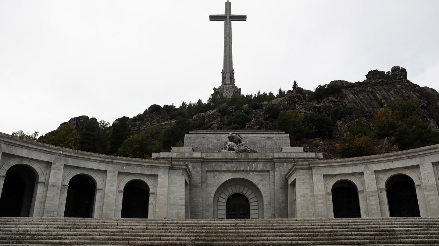 No Vale de Cuelgamuros estão enterrados restos mortais de mais de 33.800 pessoas que combateram nos dois lados da guerra civil