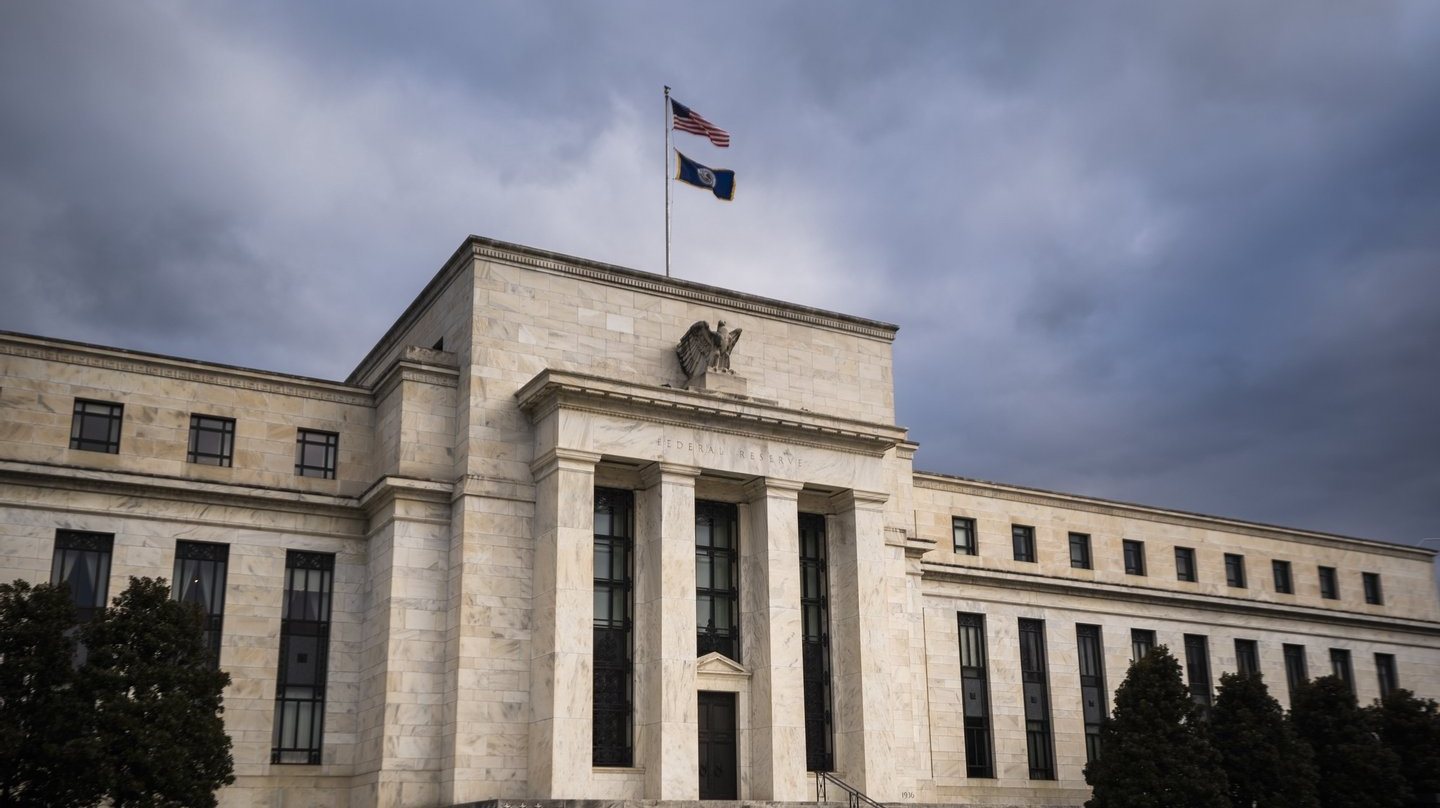 Em relação ao Produto Interno Bruto (PIB), o banco central norte-americano antecipa para 2021 um aumento de 5,9% contra os 7% que antecipava em junho