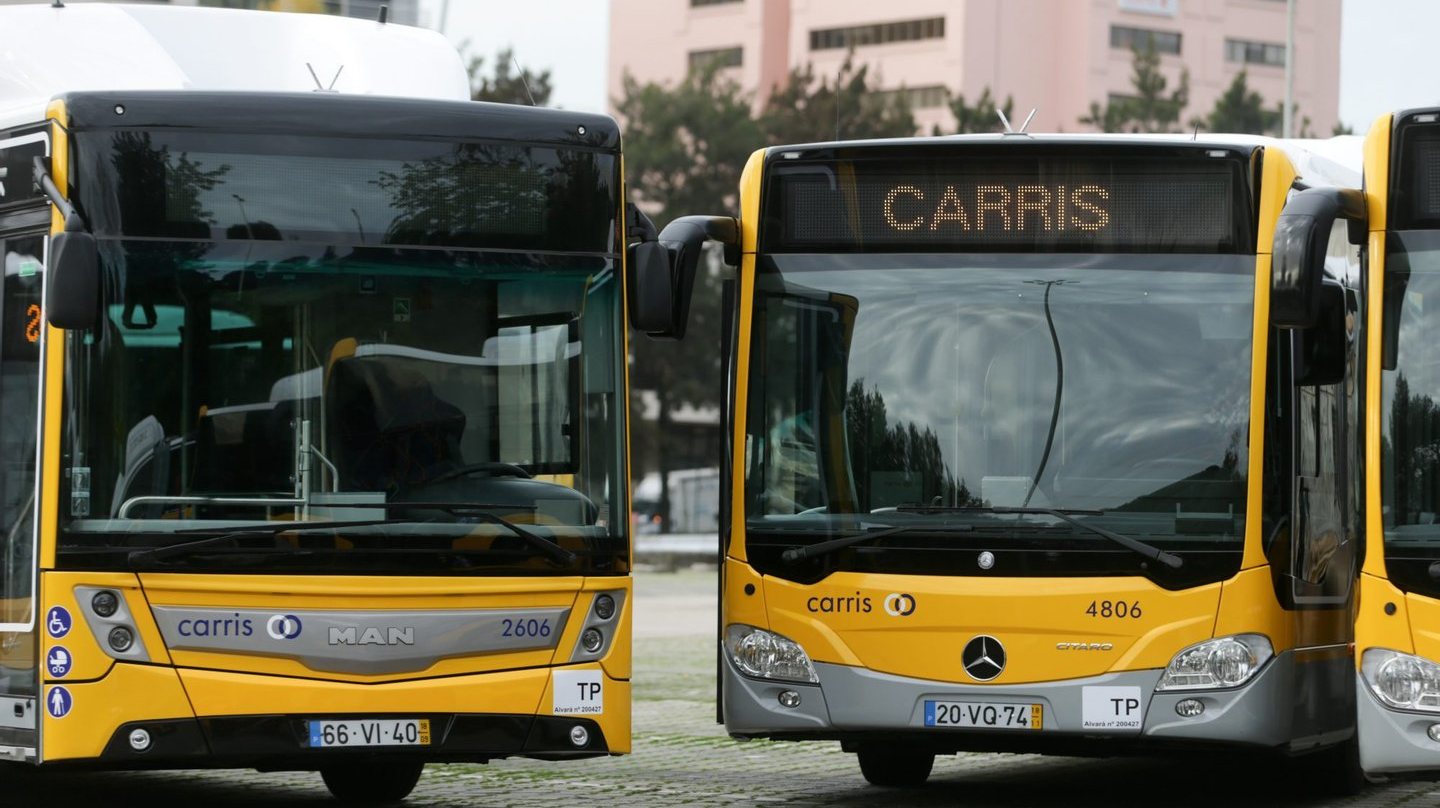 A Carris é responsável pelo serviço de transporte público urbano de superfície de passageiros na cidade de Lisboa, sendo, desde 1 de fevereiro de 2017, gerida pela Câmara Municipal de Lisboa