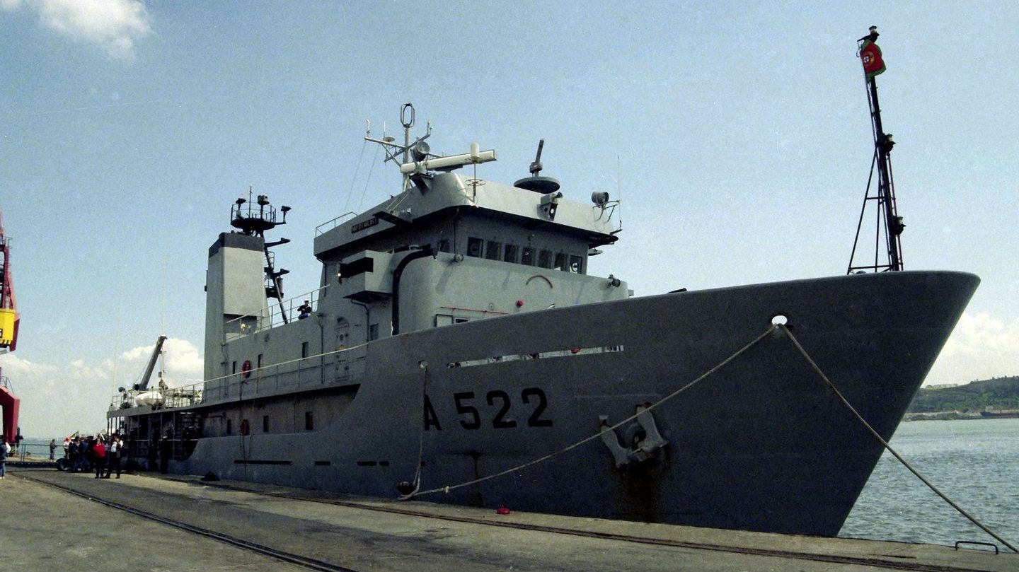 navio da Marinha Portuguesa D. Carlos I