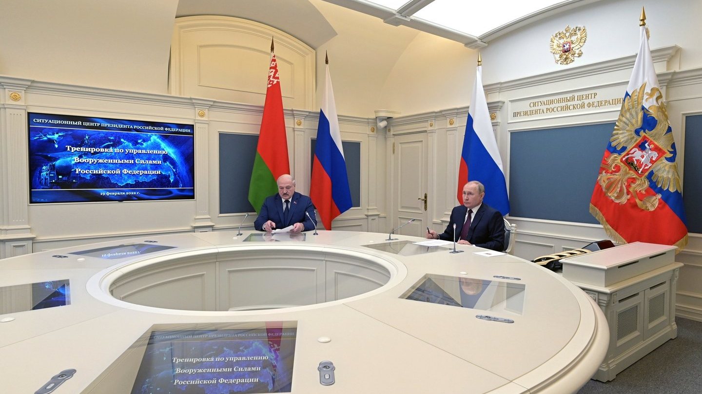 Vladimir Putin e Alexander Lukashenko concordaram apoiarem-se mutuamente para lidar com o impacto económico nas economias dos seus países causado pelas sanções internacionais