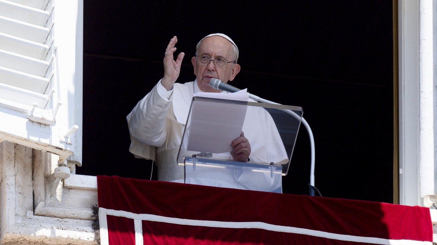 O líder da Igreja Católica voltou a apelar ao fim da corrida ao armamento