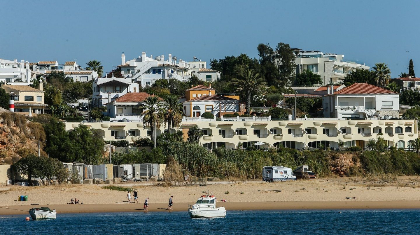 A imobiliária indica que o segmento habitacional foi o mais procurado, tendo representado cerca de 83,5% da procura global de investimento internacional no Algarve