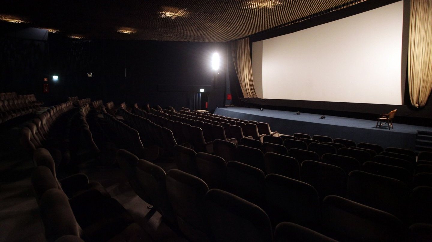 Segundo informação da Direção Regional de Estatística da Madeira, com base nos dados provisórios do Instituto do Cinema e Audiovisual (ICA), as salas de cinema do arquipélago receberam 69.237 espetadores nos primeiros seis meses deste ano, o que representa um aumento de 284,2% em comparação com o mesmo período de 2021