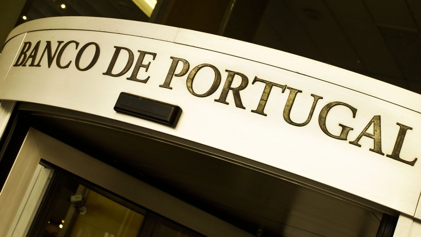 Logotipo da entrada do Banco de Portugal em Lisboa