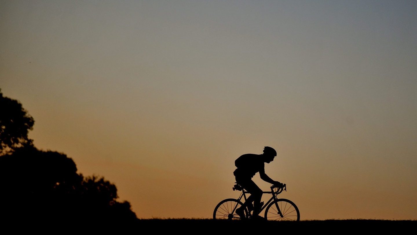 Um ciclista no início de uma corrida em Sydneu, Austrália, 3 de novembro de 2013