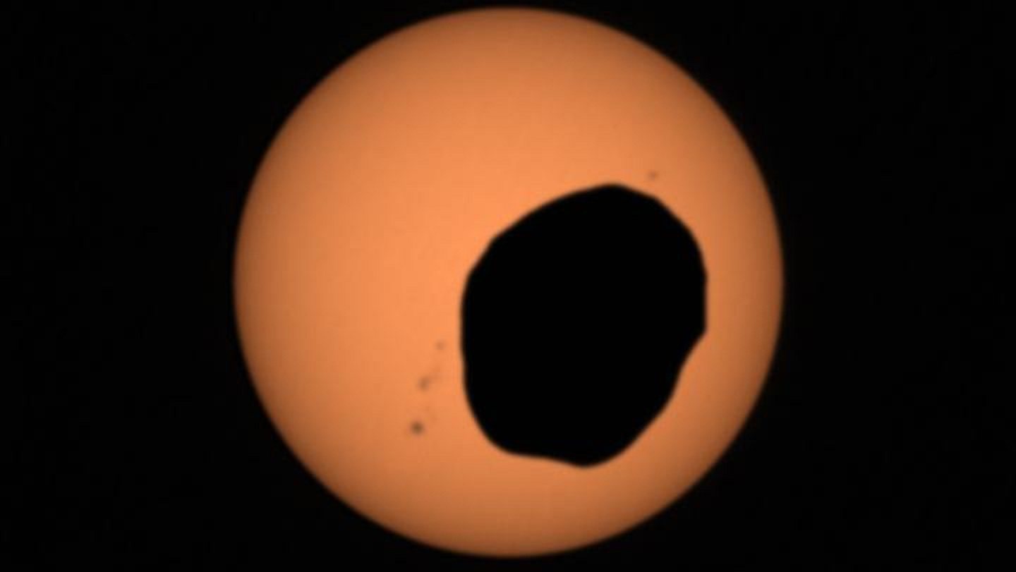 Marte eclipse solar de Phobos