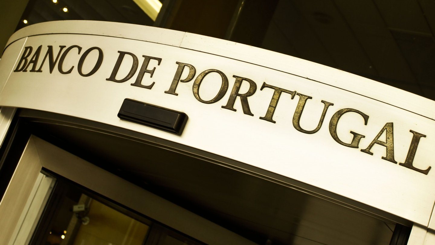 Logotipo da entrada do Banco de Portugal em Lisboa
