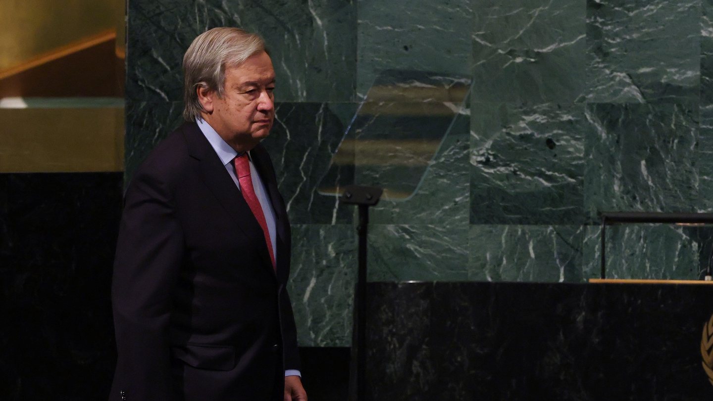 epa10195125 United National Secretary General Antonio Guterres arrives to speak as he opens the 77th General Debate inside the General Assembly Hall at United Nations Headquarters in New York, New York, USA, 20 September 2022.  EPA/JUSTIN LANE