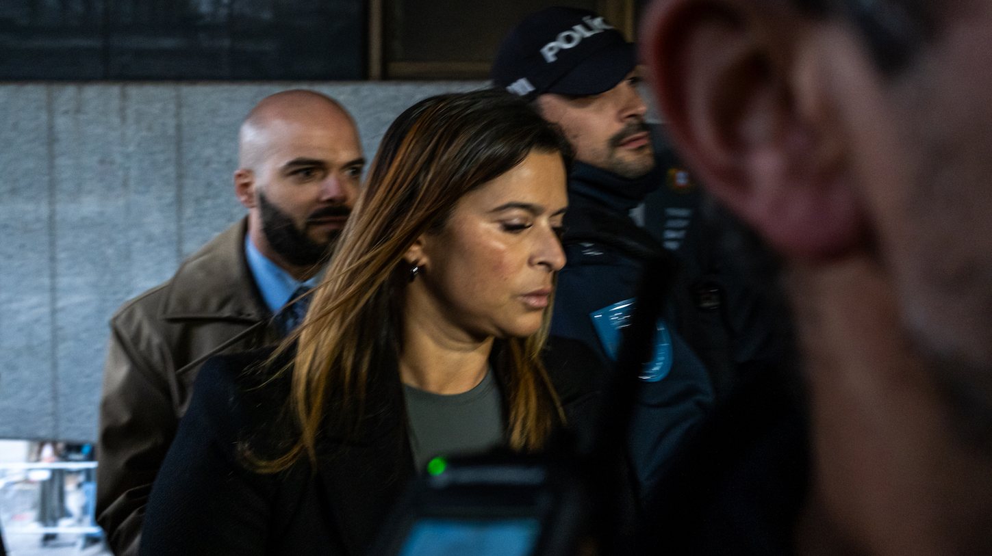 Sandra Madureira, vice-presidente dos Super Dragões e mulher de Fernando Madureira, é suspeita de ter liderado um grupo de membros dos Super Dragões que terá tentado ameaçar a liberdade de expressão dos sócios do FC Porto