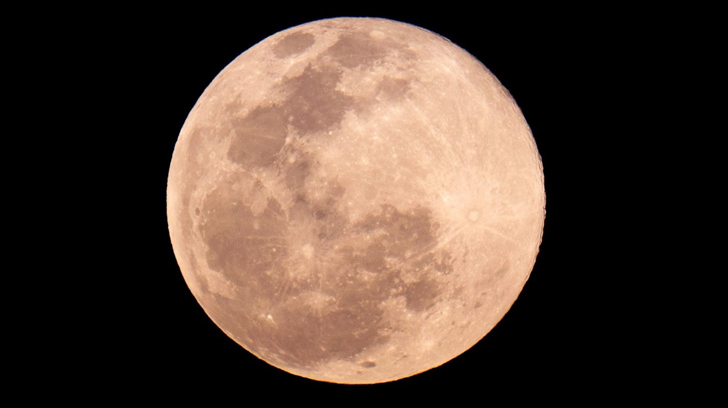 epa08972152 View of the full moon today in Santo Domingo, Dominican Republic, 28 January 2021.  EPA/Orlando Barria