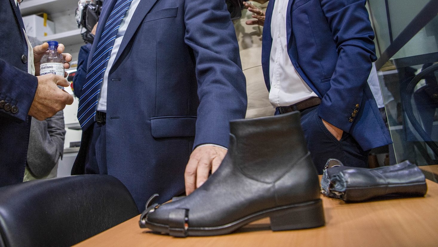 O presidente do Partido Social Democrata (PSD), Rui Rio (C), durante a visita à empresa de calçado SAMBA S.A., em Felgueiras, 16 de novembro de 2021. OCTÁVIO PASSOS/LUSA