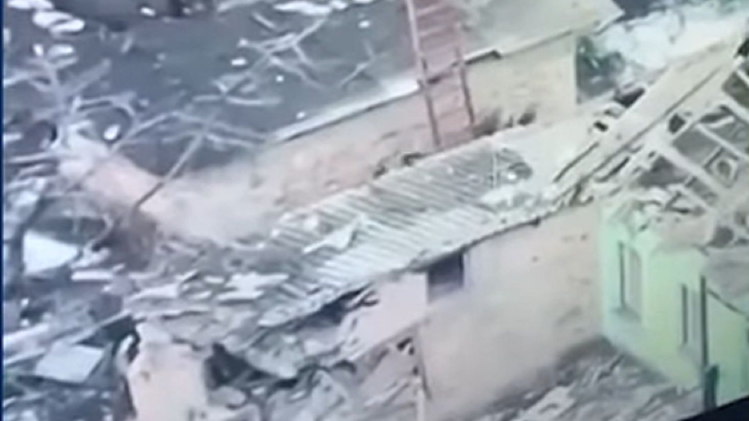 O vídeo foi captado por um drone das forças ucranianas