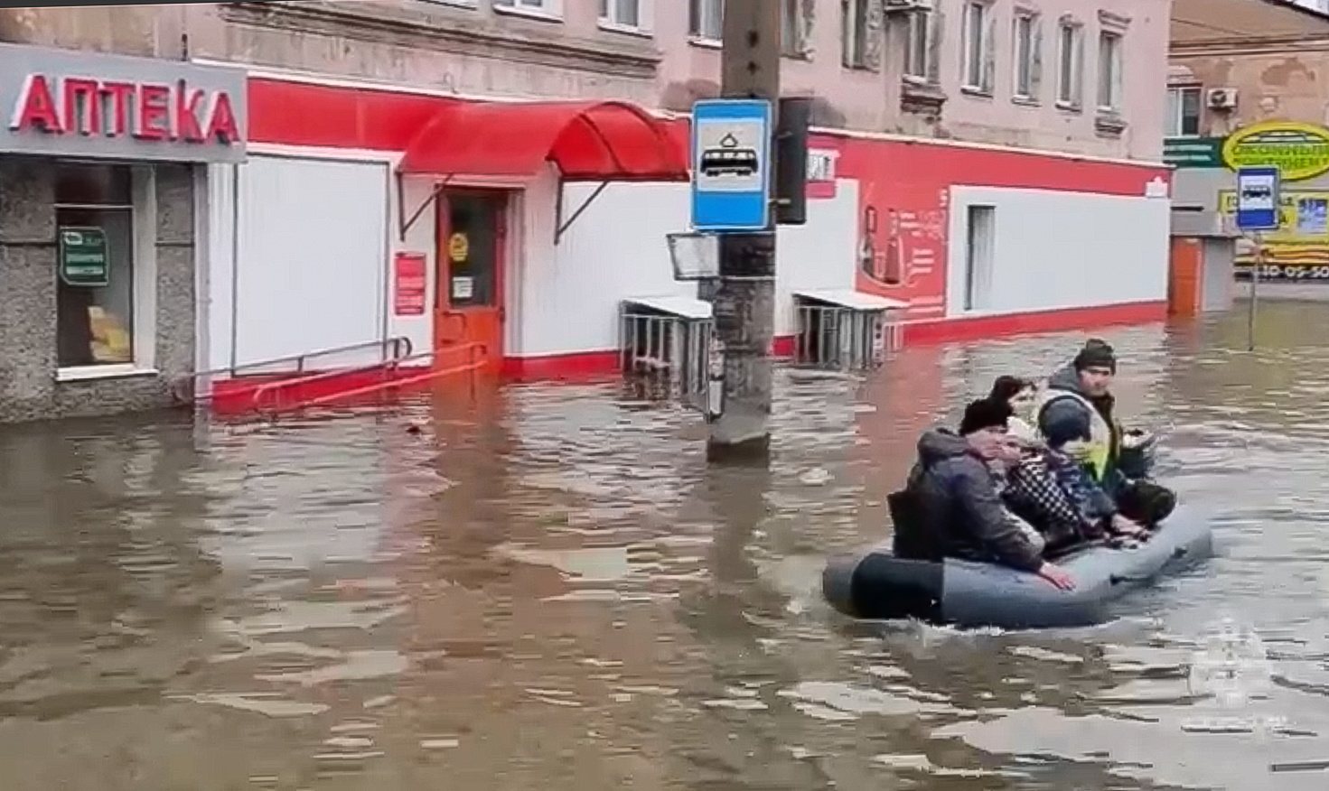 epa11263755 A photo taken from a handout video made available by the Russian Emergency Situations Ministry shows residents in a boat on a flooded street in Orsk, Orenburg region, Russia, 07 April 2024. The dam failure caused by the high water level of the Ural River, which rose approximately 10 meters, has put over 4,000 houses and nearly 11,000 people in the flooding zone, according to Russian Emergency Situations Ministry.  EPA/RUSSIAN EMERGENCY SITUATIONS MINISTRY PRESS SERVICE / HANDOUT MANDATORY CREDIT - BEST QUALITY AVAILABLE  HANDOUT EDITORIAL USE ONLY/NO SALES HANDOUT EDITORIAL USE ONLY/NO SALES