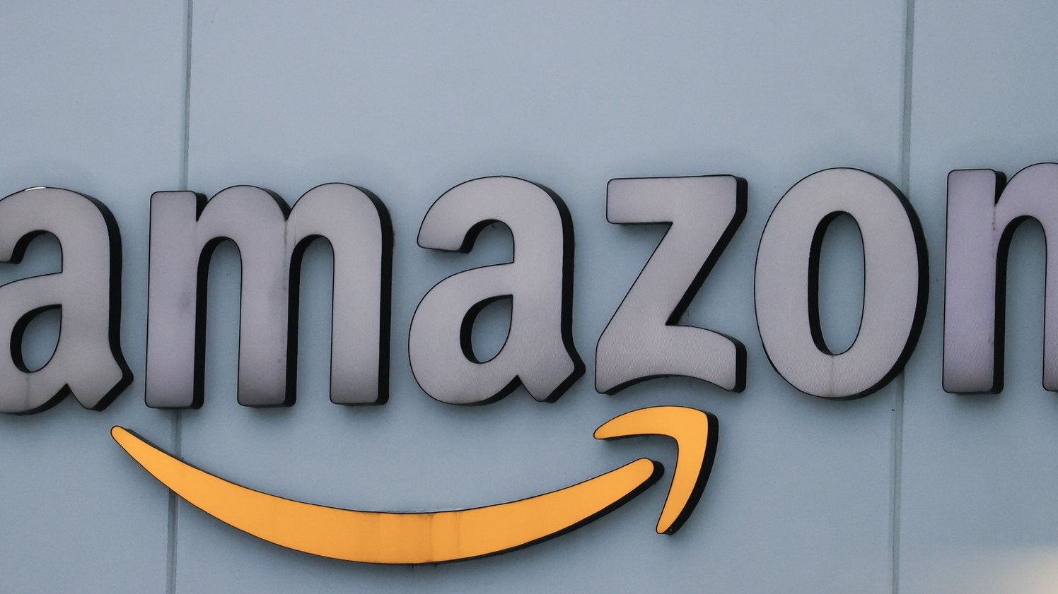 epa09193398 (FILE) An Amazon warehouse is outfitted with the Amazon logo in Waukegan, Illinois, USA, 02 February 2021 (reissued 12 May 2021). The EU Court in Luxembourg on 12 May 2021 annulled an order by the European Union demanding Amazon to pay about 250 million euros in taxes.  EPA/TANNEN MAURY