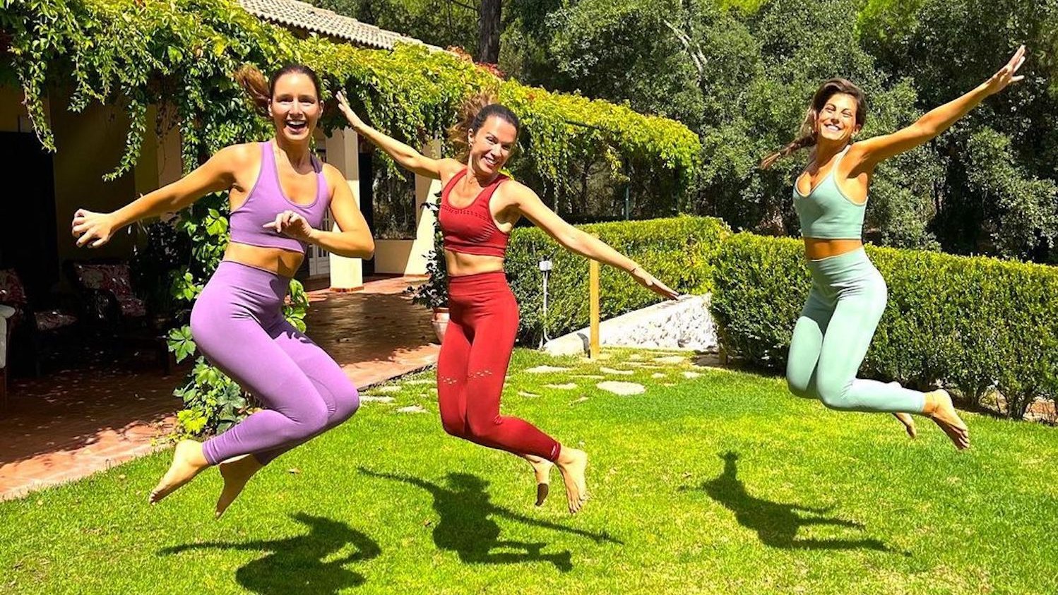 Yoga a 42 graus, pilates ao som de disco e aulas adaptadas ao ciclo  hormonal. 10 experiências de bem-estar para fugir à rotina – Observador