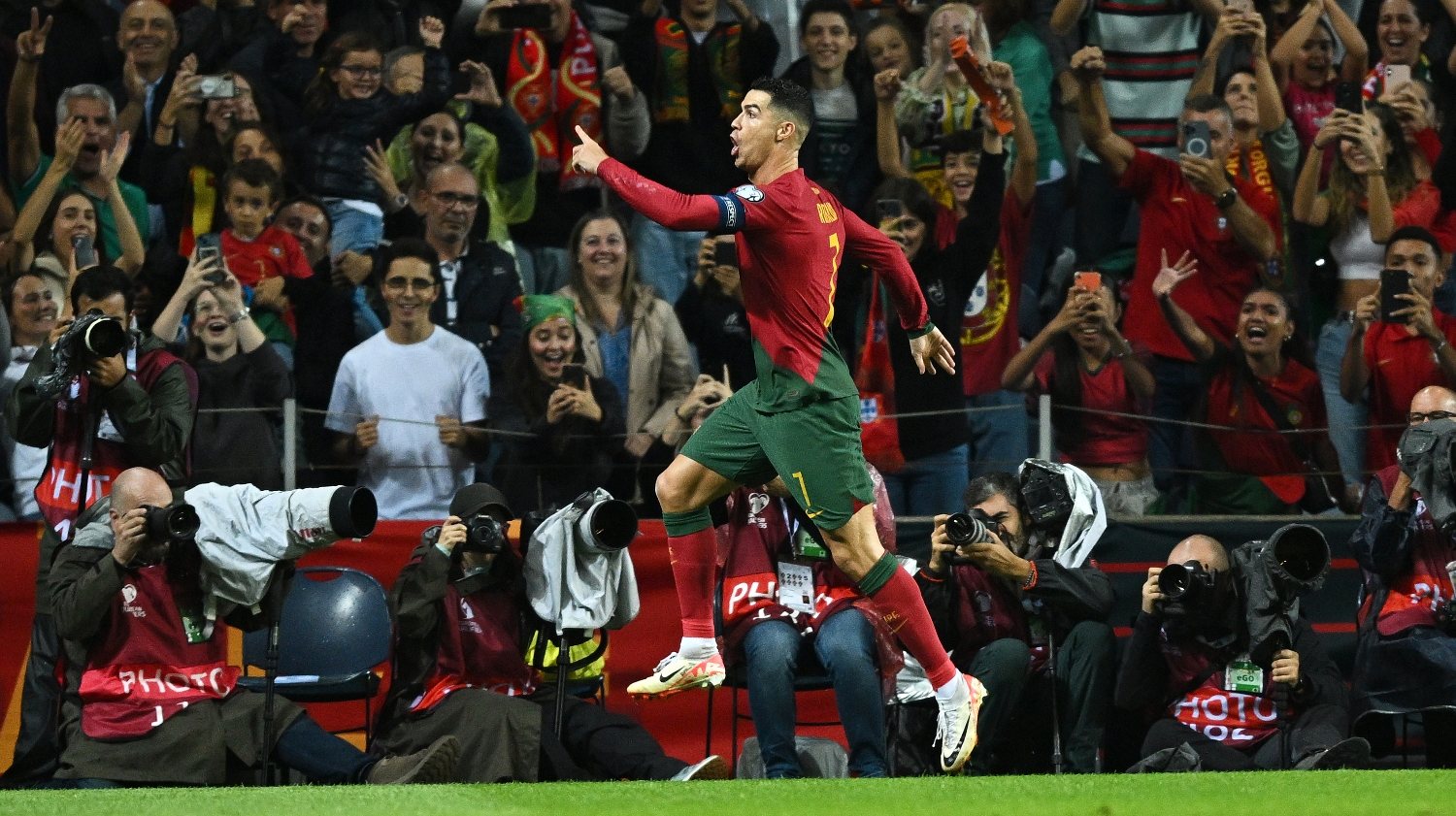 Ronaldo voltou a bisar nesta fase de qualificação e leva sete golos em seis jogos na campanha que já valeu o apuramento de Portugal para o Europeu