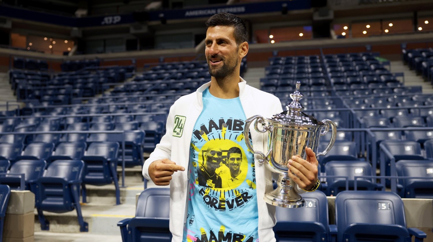 Novak Djokovic pensou na homenagem uma semana antes da final, partilhando apenas com as pessoas que o ajudaram a fazer a t-shirt preparada em caso de vitória no US Open (como viria a acontecer)
