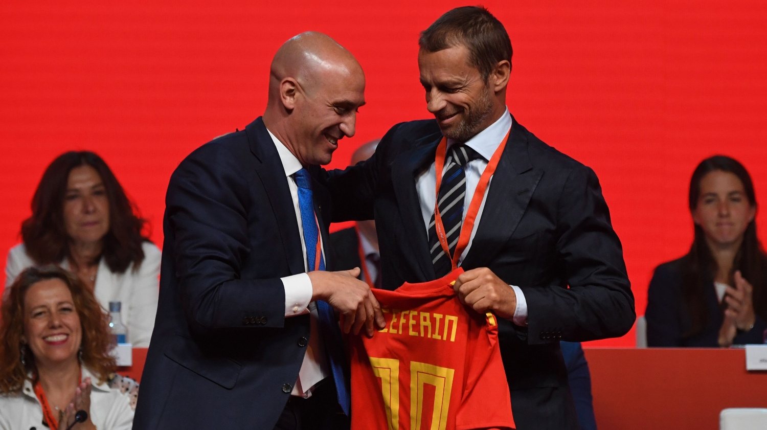 Ceferin tinha Luis Rubiales como vice-presidente da UEFA, cargo que também deixou ao demitir-se da presidência da Real Federação Espanhola de Futebol