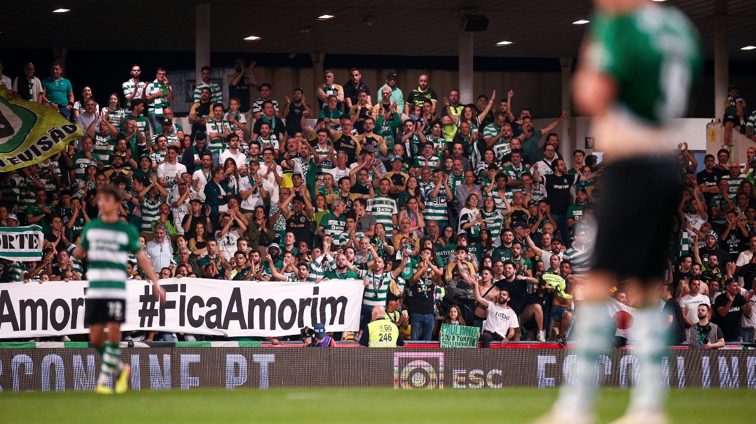 Adeptos do Sporting deixaram uma mensagem clara de apoio a Rúben Amorim durante o encontro dos leões em Barcelos