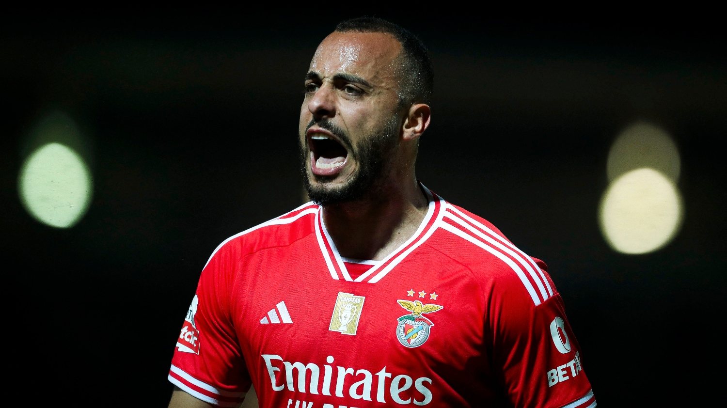Arthur Cabral entrou na segunda parte e voltou aos golos um mês depois para dar a vitória ao Benfica frente ao Casa Pia
