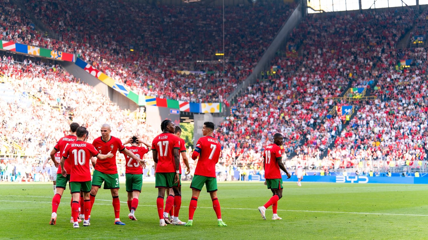 Portugal venceu Turquia por 3-0 e garantiu o primeiro lugar do grupo F do Europeu logo à segunda jornada