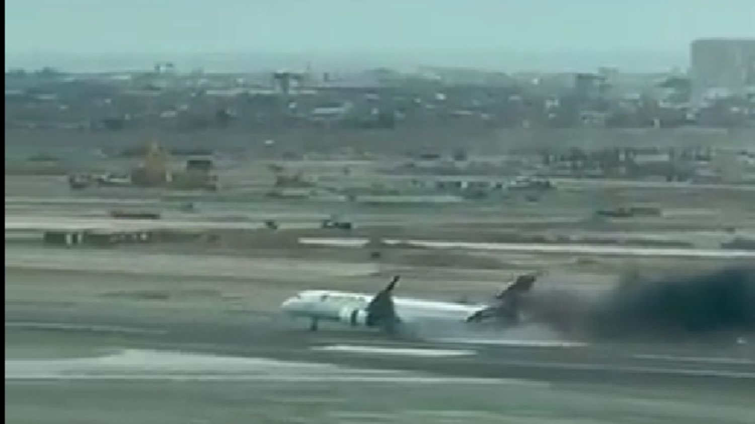 As operações do aeroporto Jorge Chávez ficaram suspensas