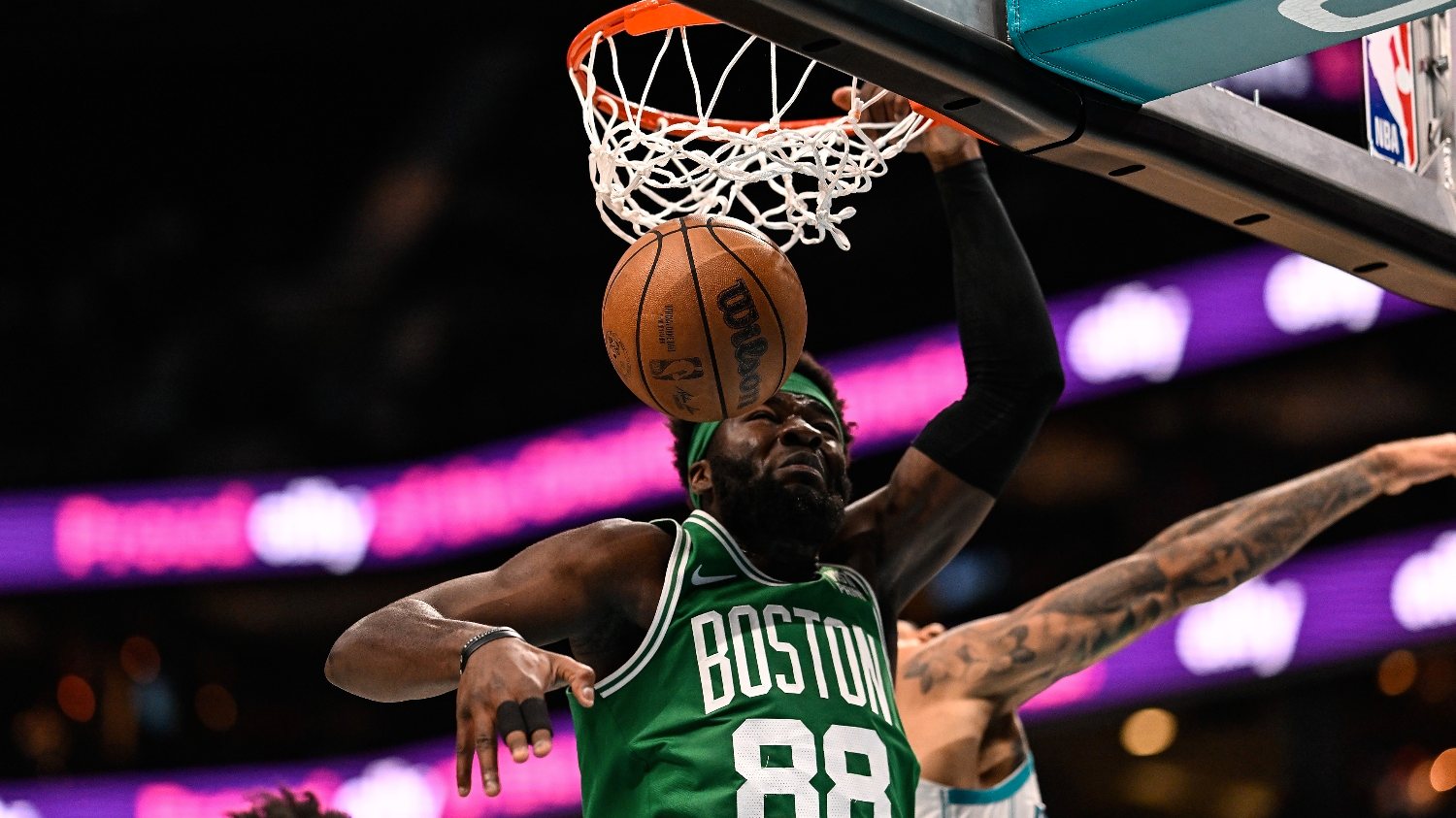 Neemias Queta esteve em destaque na vitória dos Boston Celtics frente aos Charlotte Hornets, ganhando sete ressaltos (cinco ofensivos) e fazendo dez pontos só no terceiro período