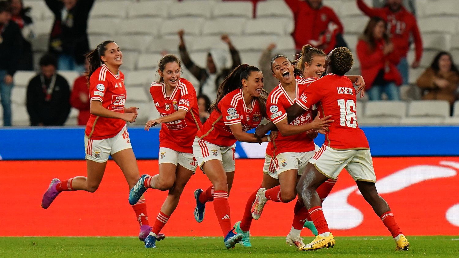 Marie Alidou marcou o único golo após assistência de Kika Nazareth e decidiu primeiro encontro europeu do futebol feminino na Luz