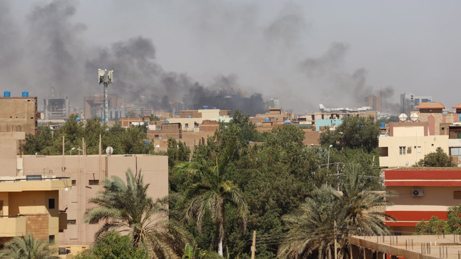epa10579976 Smoke rises over the city during ongoing fighting between the Sudanese army and paramilitaries of the Rapid Support Forces (RSF) in Khartoum, Sudan, 19 April 2023. A power struggle erupted since 15 April between the Sudanese army led by army Chief General Abdel Fattah al-Burhan and the paramilitaries of the Rapid Support Forces (RSF) led by General Mohamed Hamdan Dagalo, resulting in at least 200 deaths according to doctors&#039; association in Sudan.  EPA/STRINGER