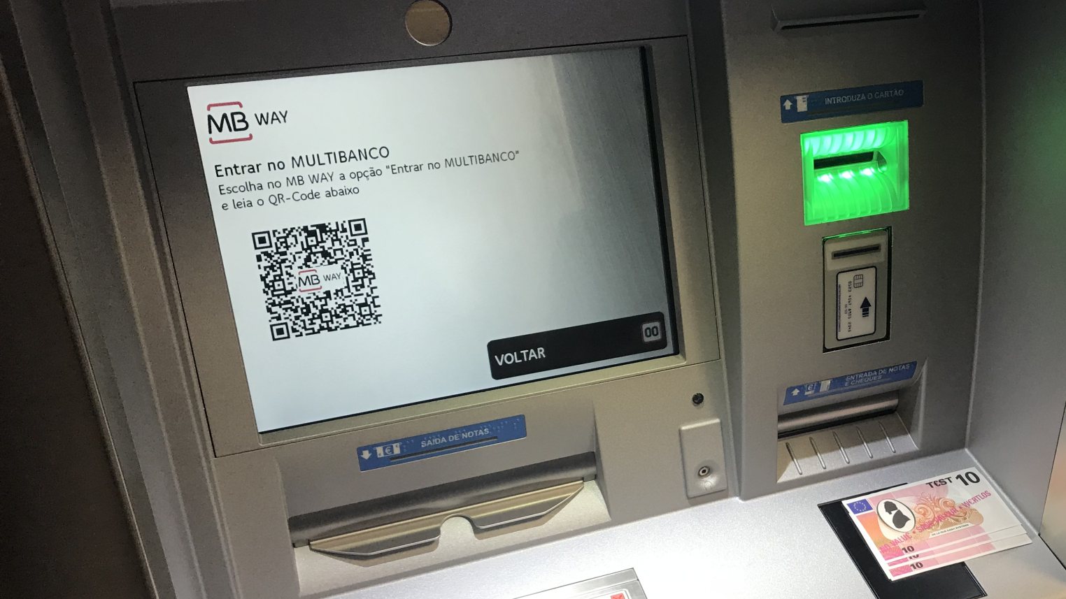 A app MBWay pode ser utilizada para levantar dinheiro no multibanco sem recurso a cartões