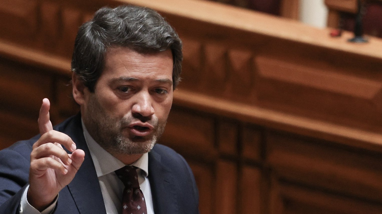 O deputado do Chega, André Ventura, durante o debate parlamentar sobre as novas propostas de lei para habitação, na Assembelia da República em Lisboa 19 de maio de 2023. TIAGO PETINGA/LUSA