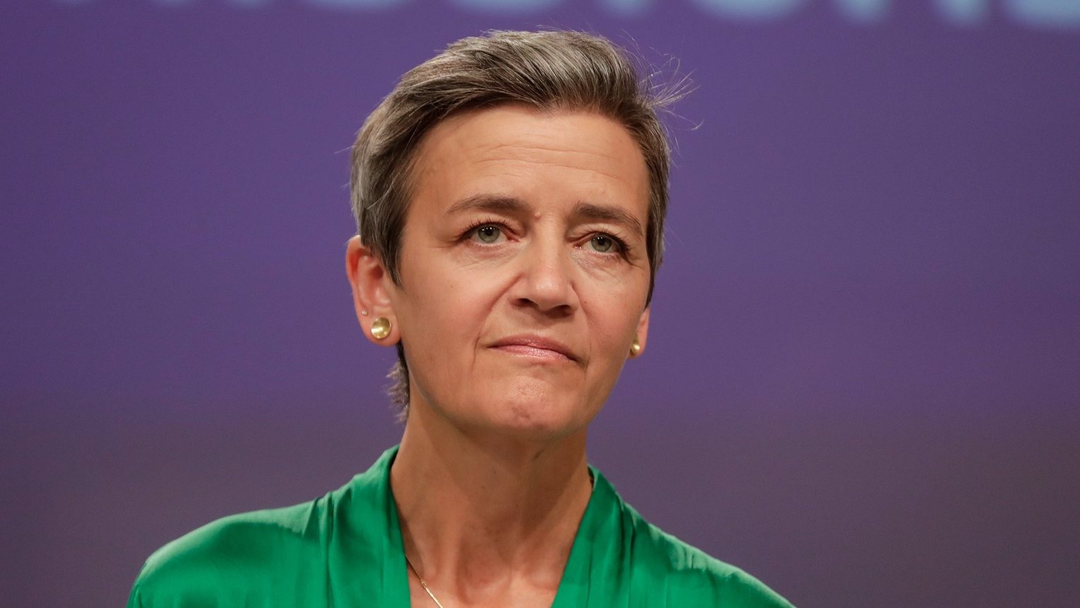 epa09330907 European Commission&#039;s executive vice president Margrethe Vestager gives a press conference on an antitrust case, Car Emissions Cartel, at the European Commission, in Brussels, Belgium, 08 July 2021.  EPA/STEPHANIE LECOCQ