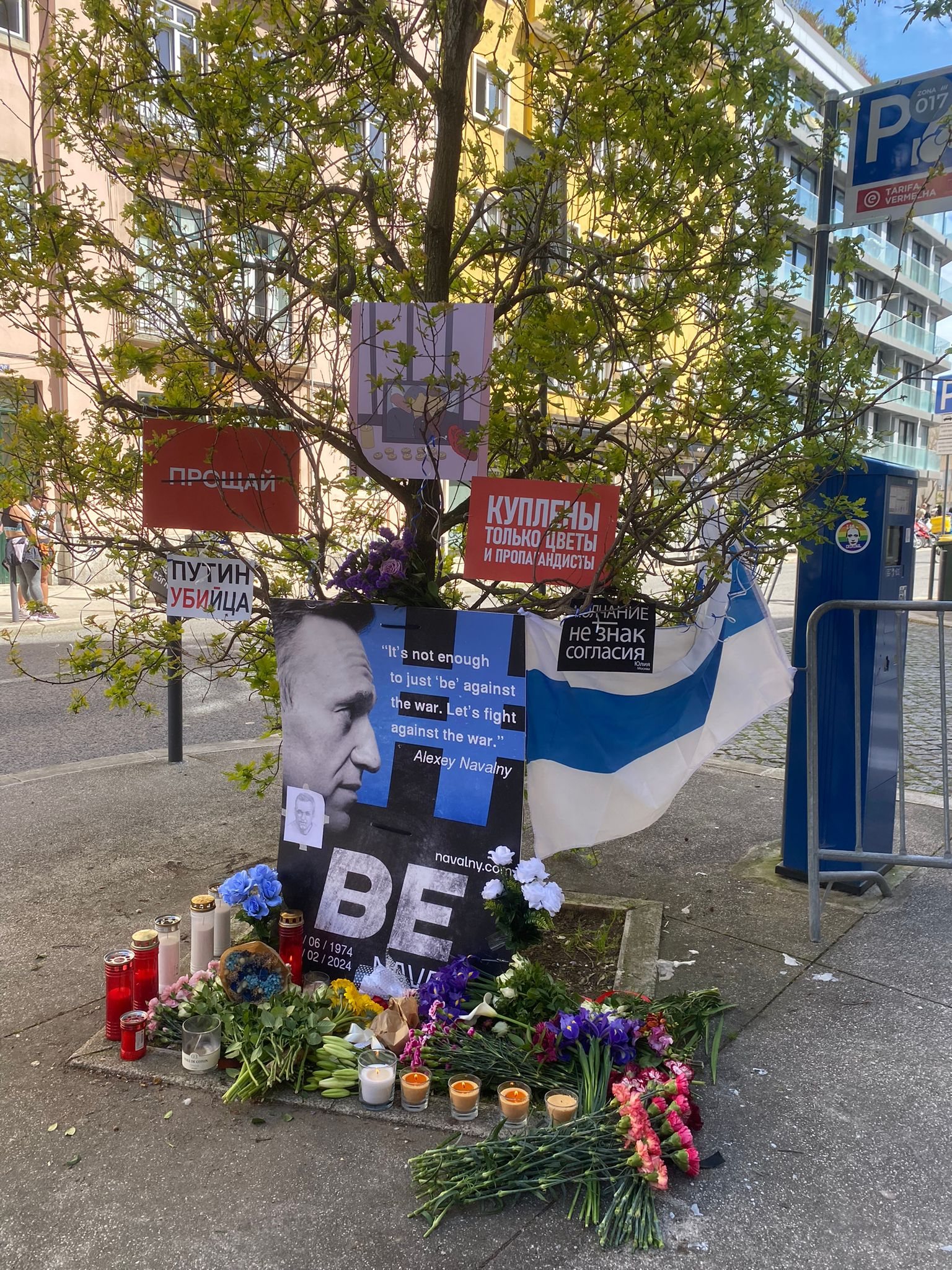 Memorial de Navalny em Lisboa, perto da Embaixada Russa