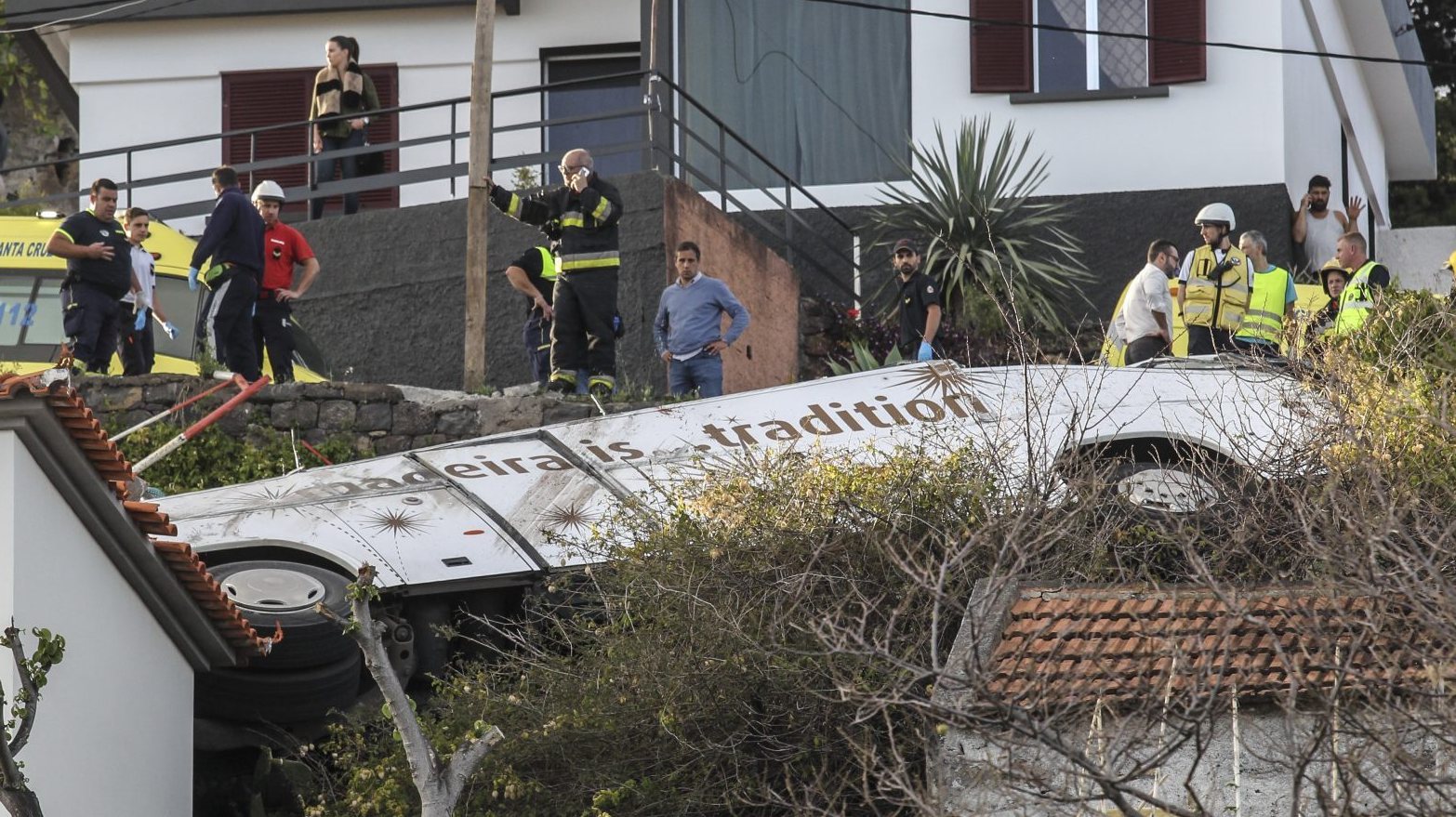 Em 17 de abril de 2019, pelas 18h30, um autocarro de turismo despistou-se na Estrada da Ponta da Oliveira, na freguesia do Caniço, no concelho de Santa Cruz, contíguo ao Funchal a leste, provocando 29 mortos e 27 feridos