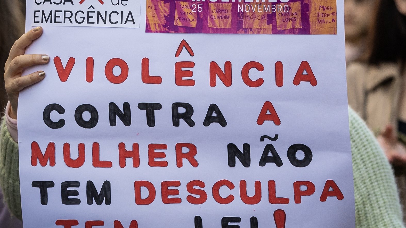 Marcha contra a Violência Doméstica e de Género no Porto, 25 de novembro de 2023. Esta marcha realiza-se no âmbito dos &quot;16 Dias de Ativismo contra a Violência de Género&quot;. JOSÉ COELHO/LUSA