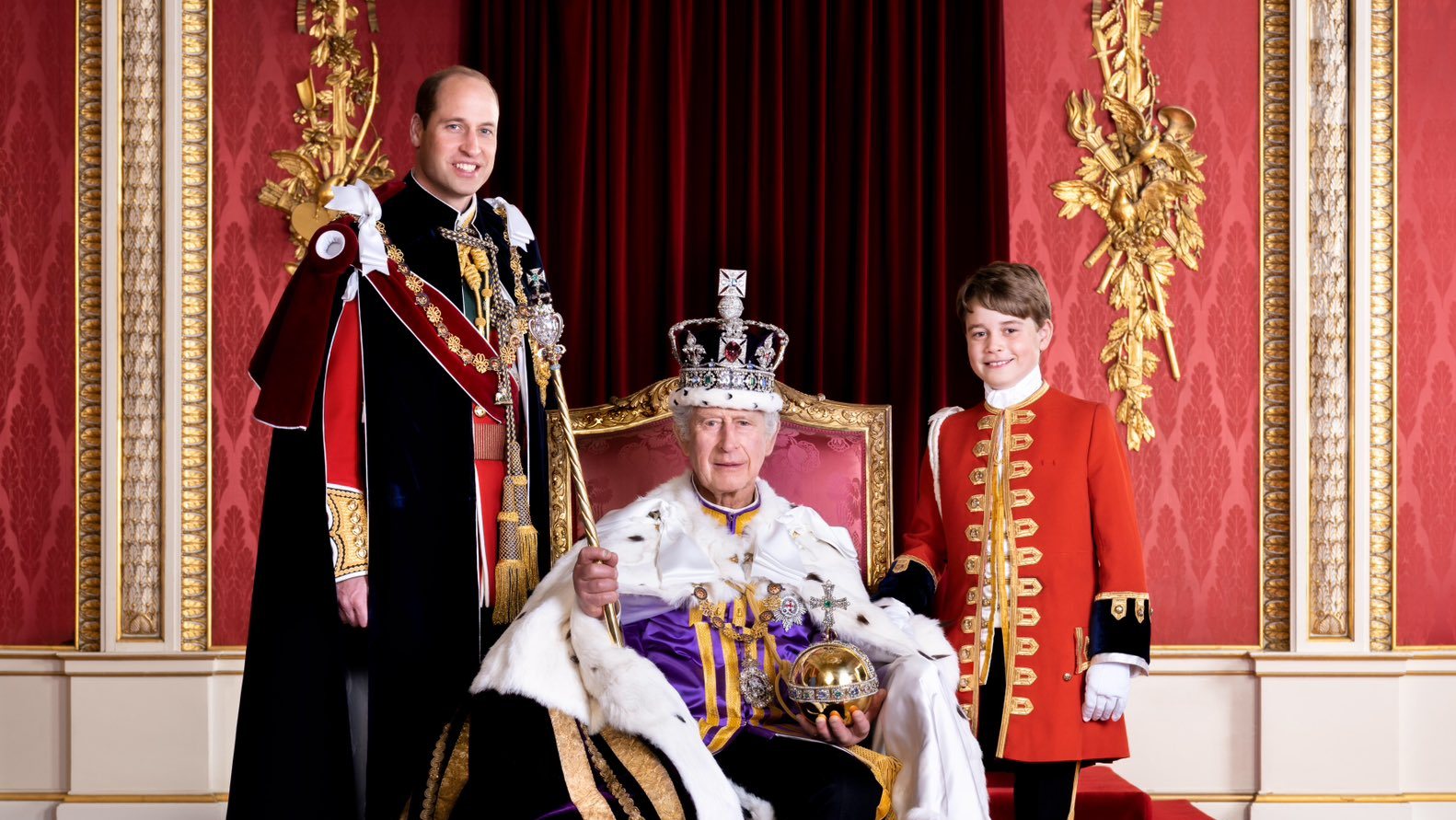 Príncipe William, Carlos III e príncipe George.